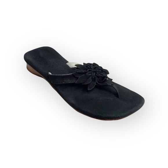 Nordstrom 𑁍 Suede 3D Flower Thong Wood Wedge Sandals 𑁍 Black Size 11.5 29 𑁍 - Picture 1 of 16
